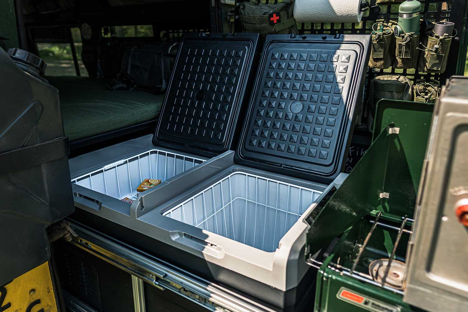 CN TW-75 dual zone fridge freezer with dubble hinge