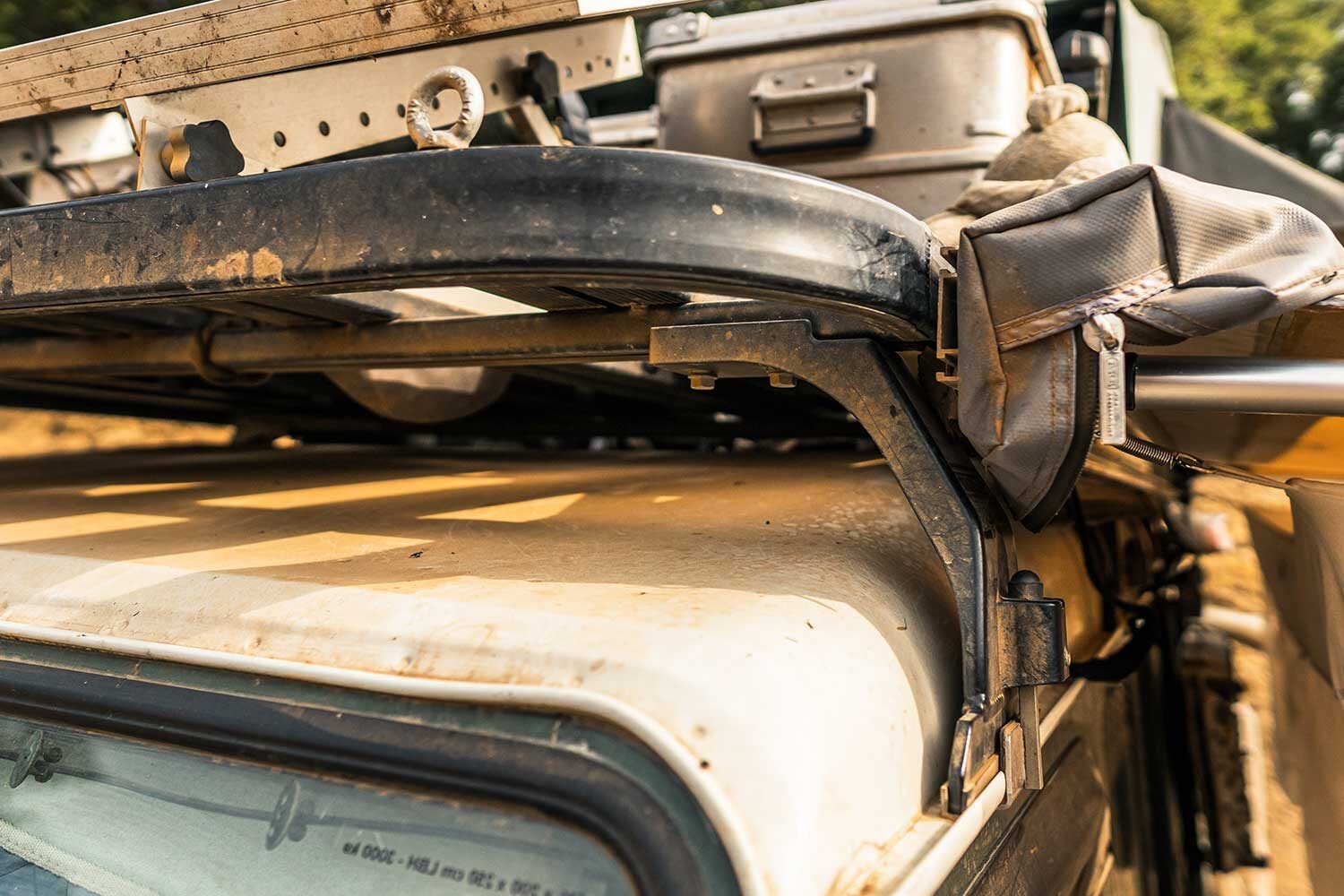 Tembo 4x4 aluminium roof rack on the Defender 110