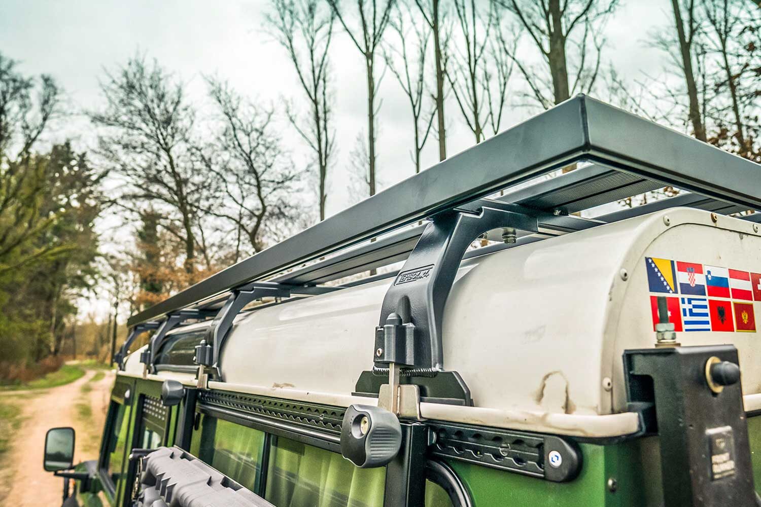 Tembo 4x4 aluminium roofrack with sturdy brackets