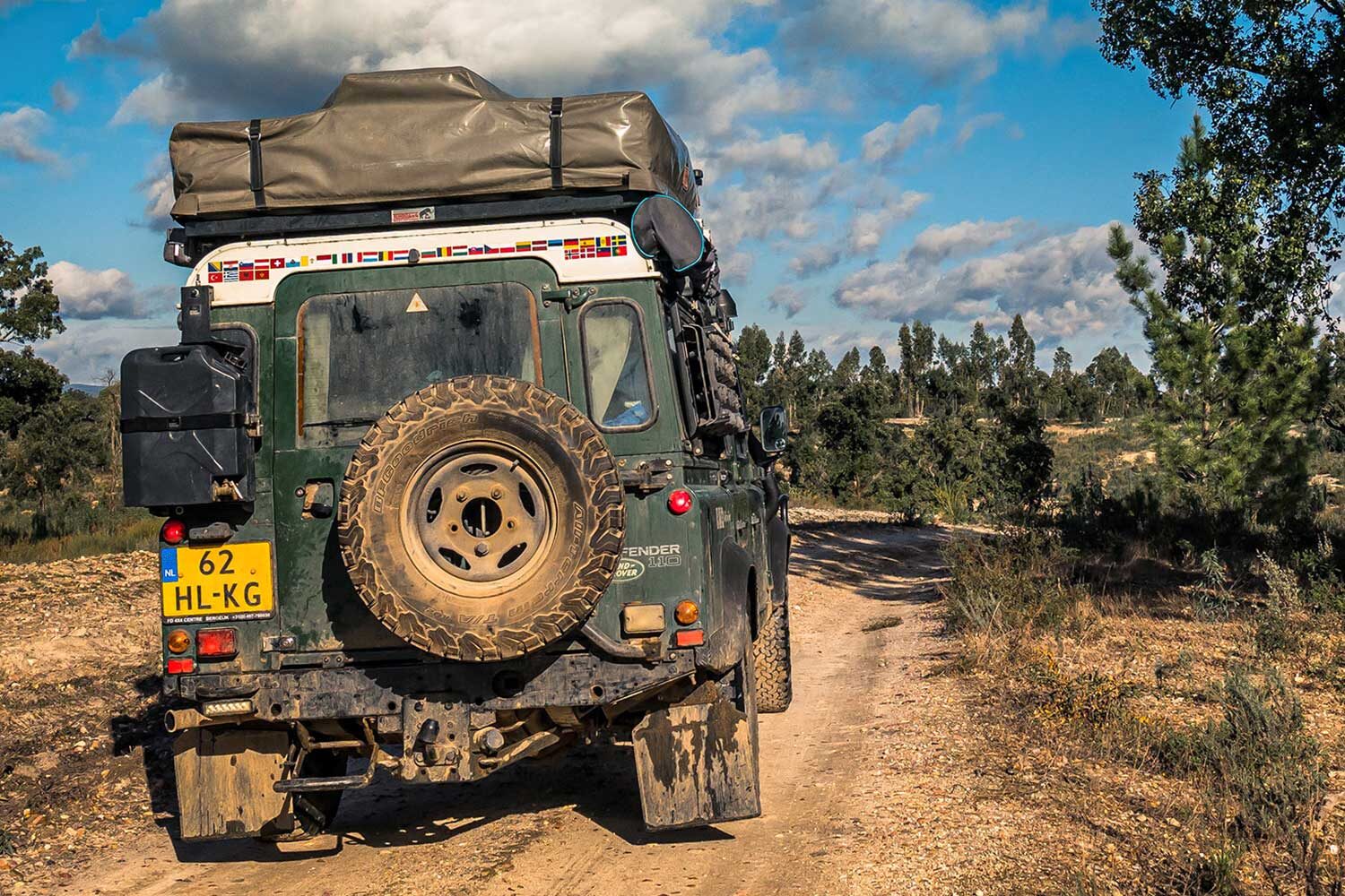Tembo 4x4 aluminium roofrack on a Defender 110 fully loaded