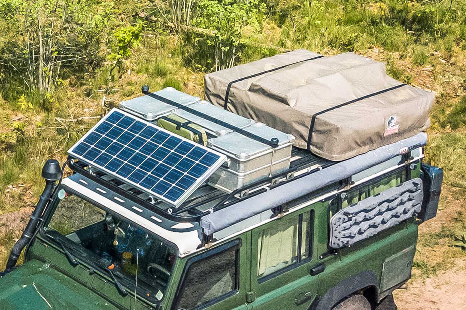 Tembo 4x4 aluminium roofrack on a Defender 110 fully loaded