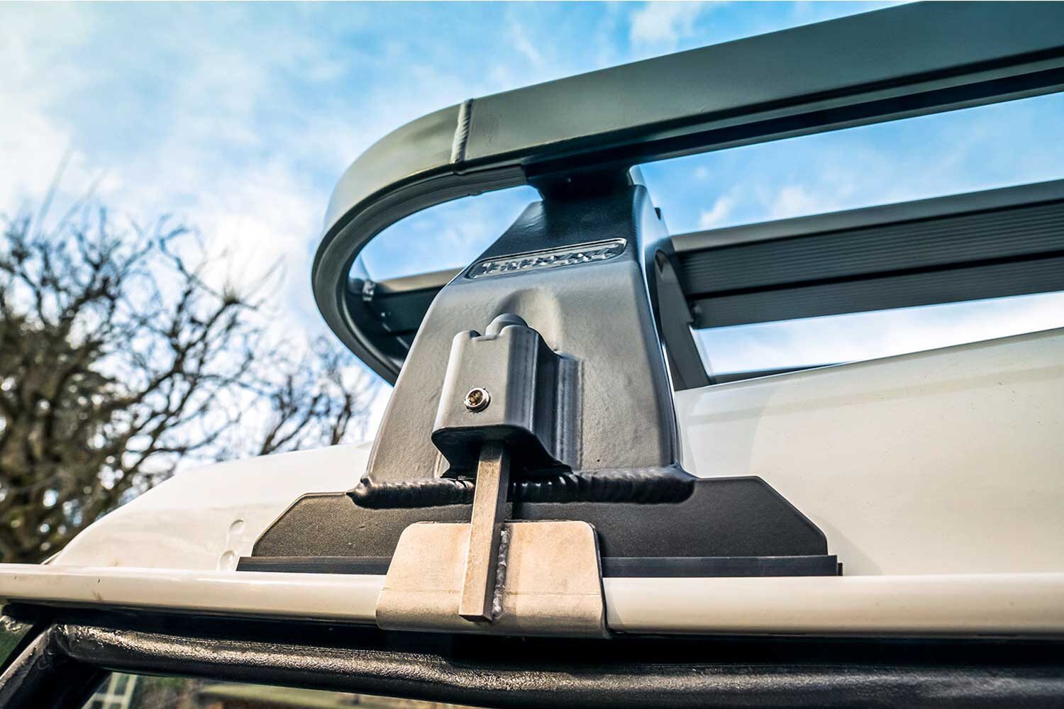 Tembo 4x4 aluminium roofrack with sturdy brackets