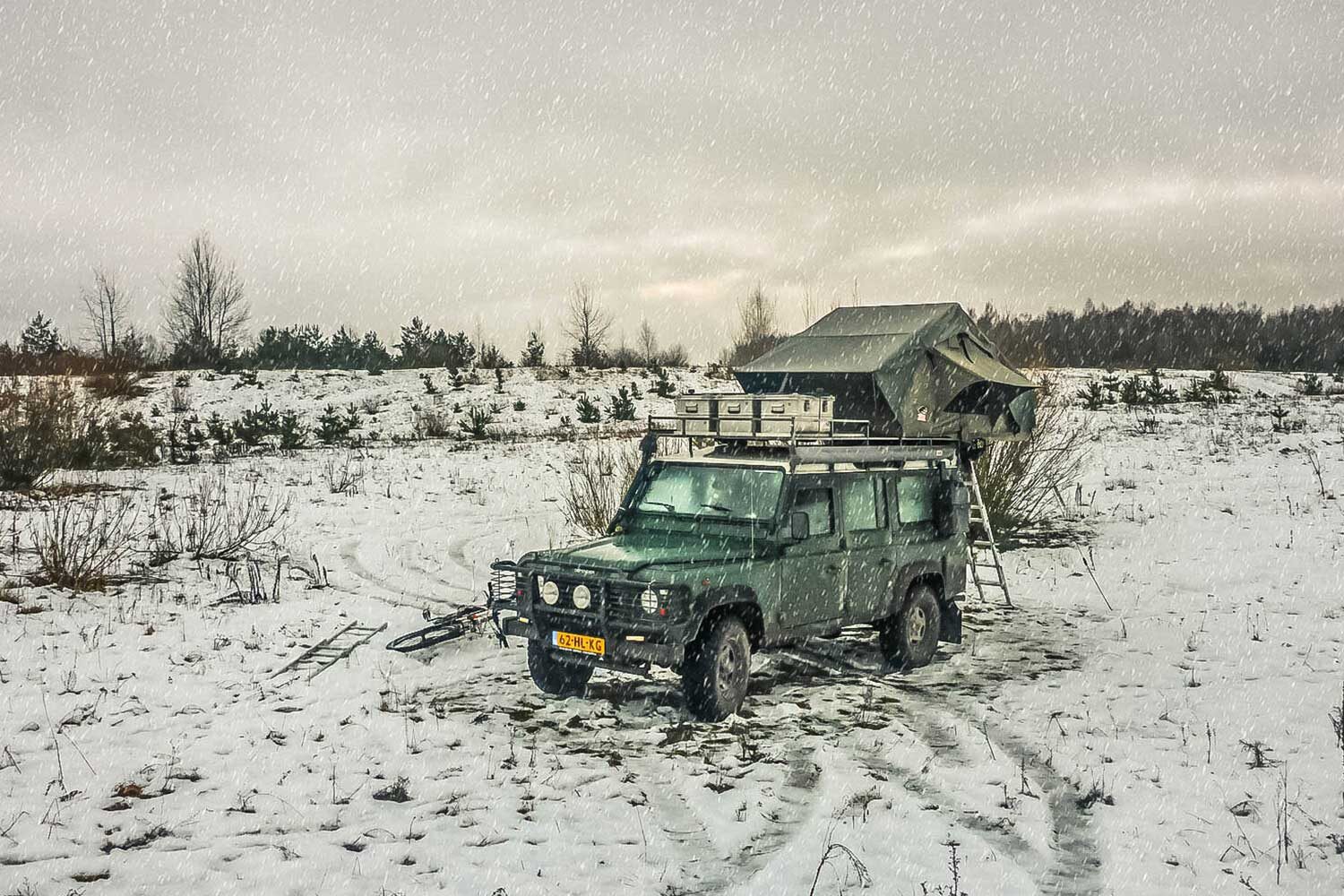 Tembo 4x4 rooftent in a snowstorm