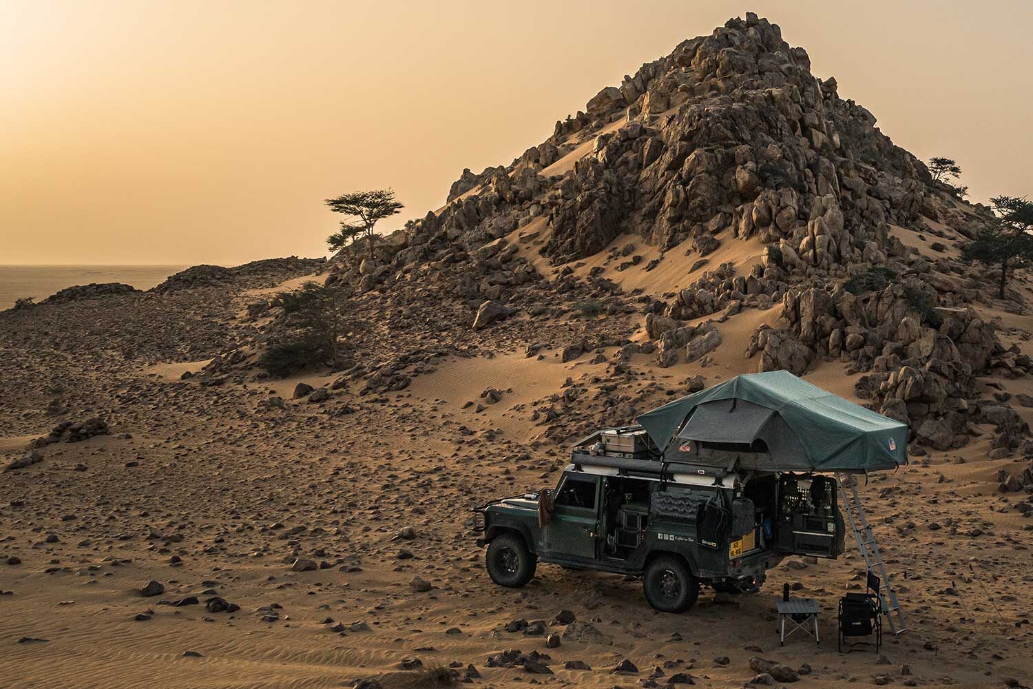 Tembo 4x4 rooftop tent in the Sahara desert