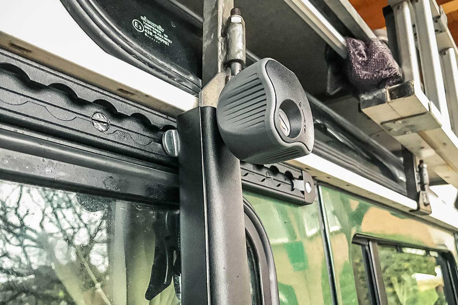 Tred Pro recovery boards secured with Thule Lockable Knob
